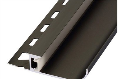 Fodplade af aluminiumslegering i metal