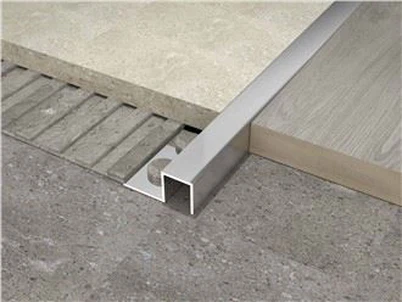 Kantbeklædning af keramiske gulvfliser